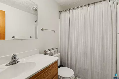 Bath - 1125 N Main Ave, Tea, SD 57064 photo 2 of 3