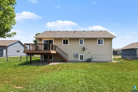 Exterior - 1125 N Main Ave, Tea, SD 57064 photo 2 of 3
