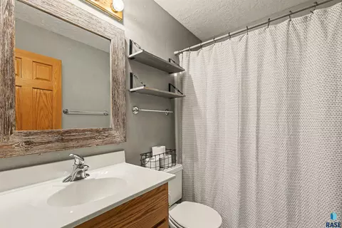 Bath - 1125 N Main Ave, Tea, SD 57064 photo 3 of 3