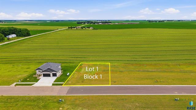 1405 Castle St, Larchwood, IA 51241