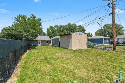 Exterior - 2305 E 11th St, Sioux Falls, SD 57103 photo 1 of 3