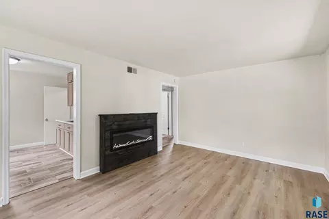 Living - 2305 E 11th St, Sioux Falls, SD 57103 photo 2 of 3