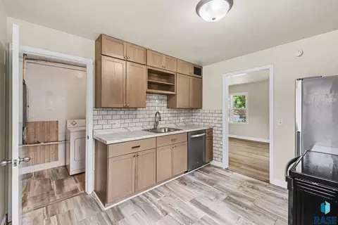 Kitchen - 2305 E 11th St, Sioux Falls, SD 57103 photo 2 of 3
