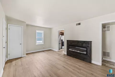 Living - 2305 E 11th St, Sioux Falls, SD 57103 photo 3 of 3