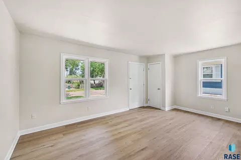 Living - 2305 E 11th St, Sioux Falls, SD 57103 photo 1 of 3
