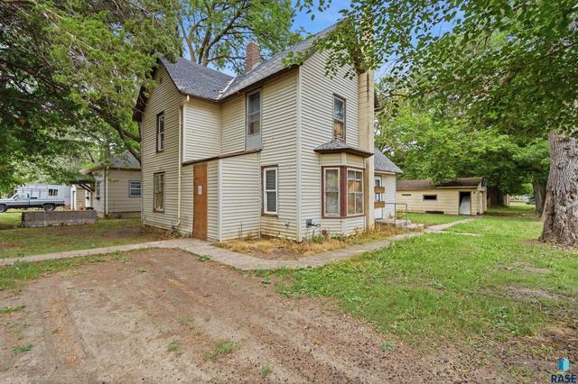 704 Montana Ave, Hurley, SD 57036