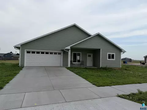 Exterior - 629 Foxtail Dr, Parker, SD 57053 photo 4 of 4