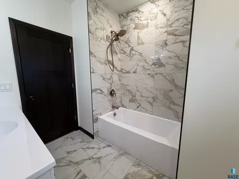 Bath - 629 Foxtail Dr, Parker, SD 57053 photo 3 of 4