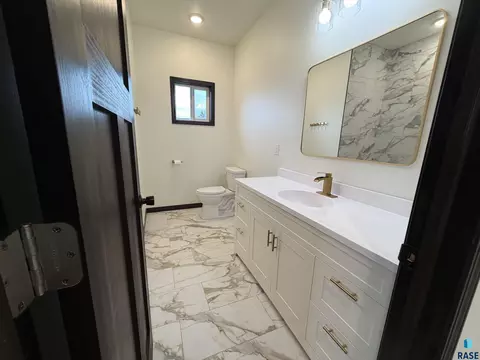 Bath - 629 Foxtail Dr, Parker, SD 57053 photo 4 of 4