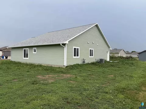 Exterior - 629 Foxtail Dr, Parker, SD 57053 photo 3 of 4