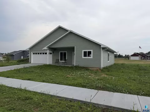 Exterior - 629 Foxtail Dr, Parker, SD 57053 photo 2 of 4