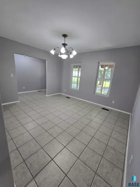 Dining - 46336 287th St, Centerville, SD 57014 photo 1 of 1