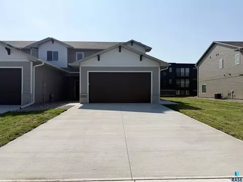 5113 E 67th St, Sioux Falls, SD 57108