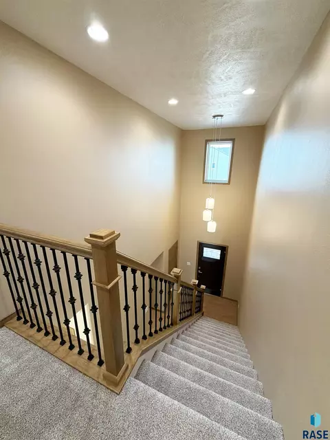 Entry Way - 5113 E 67th St, Sioux Falls, SD 57108 photo 4 of 4