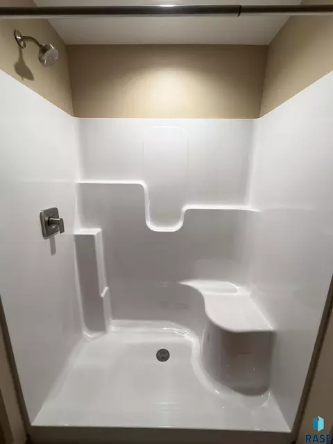 Bath - 5113 E 67th St, Sioux Falls, SD 57108 photo 5 of 5