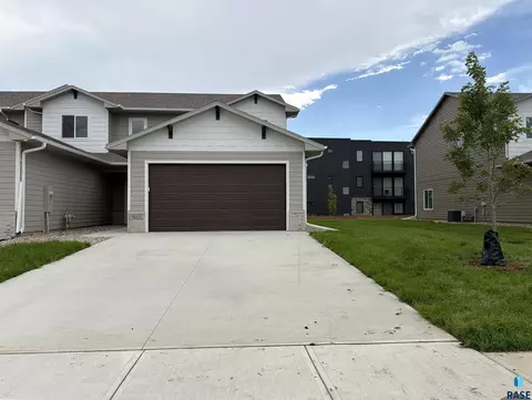 5113 E 67th St, Sioux Falls, SD 57108