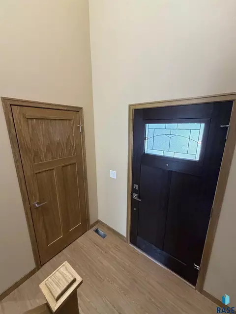 Entry Way - 5113 E 67th St, Sioux Falls, SD 57108 photo 1 of 4