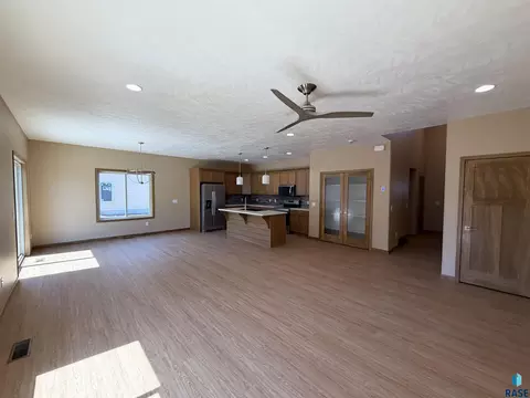 Living - 5113 E 67th St, Sioux Falls, SD 57108 photo 2 of 3
