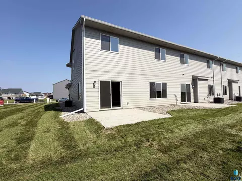 Exterior - 5113 E 67th St, Sioux Falls, SD 57108 photo 2 of 2