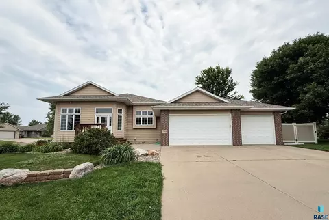 7808 W Leah St, Sioux Falls, SD 57106