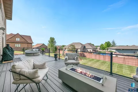 Exterior - S Ridgestone Dr, Sioux Falls, SD 57108 photo 3 of 6