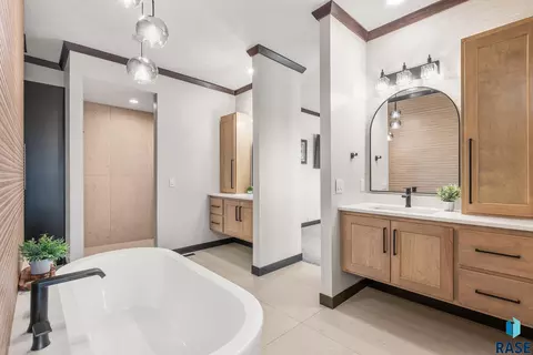 Bath - S Ridgestone Dr, Sioux Falls, SD 57108 photo 4 of 5