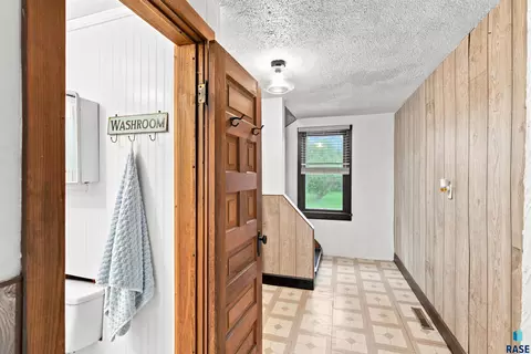 39390 227th St, Woonsocket, SD 57385 photo 16