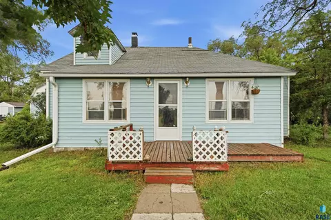 39390 227th St, Woonsocket, SD 57385 photo 1