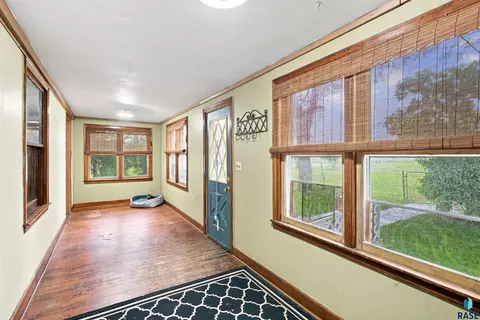 39390 227th St, Woonsocket, SD 57385 photo 4