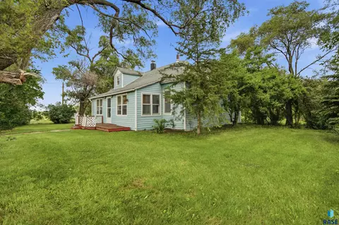 39390 227th St, Woonsocket, SD 57385 photo 2