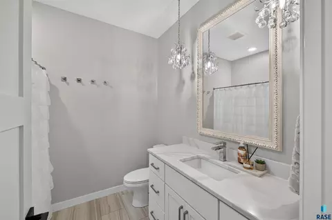 Bath - E 77th St, Sioux Falls, SD 57108 photo 3 of 4