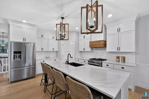 Kitchen - E 77th St, Sioux Falls, SD 57108 photo 3 of 7