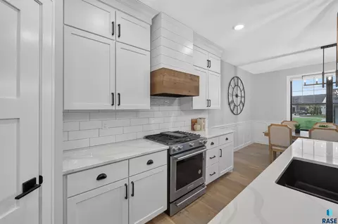 Kitchen - E 77th St, Sioux Falls, SD 57108 photo 5 of 7