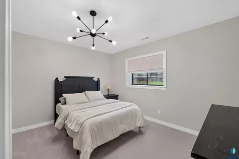 Bedroom - E 77th St, Sioux Falls, SD 57108 photo 9 of 10