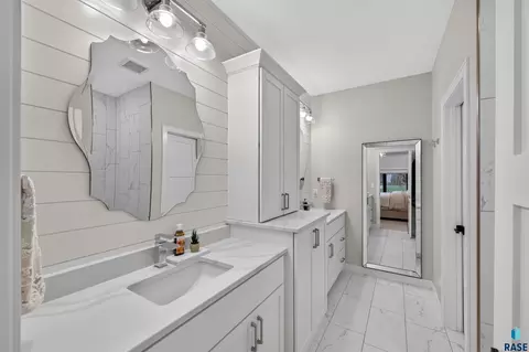 Bath - E 77th St, Sioux Falls, SD 57108 photo 1 of 4