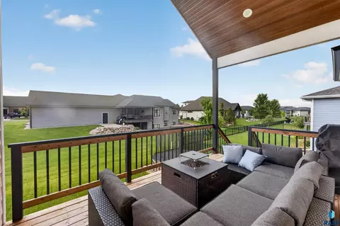 Exterior - E 77th St, Sioux Falls, SD 57108 photo 4 of 5