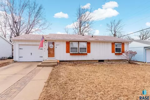 3917 E Claudette Dr, Sioux Falls, SD 57103 photo 1