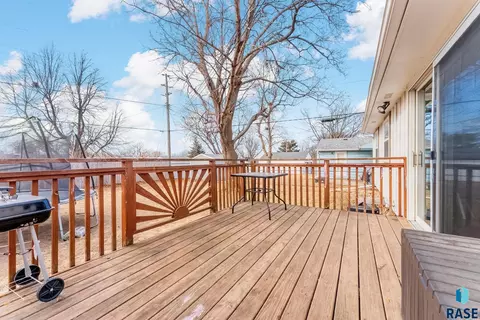 3917 E Claudette Dr, Sioux Falls, SD 57103 photo 7