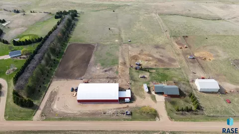45139 Hawk Dr, Montrose, SD 57048 photo 2