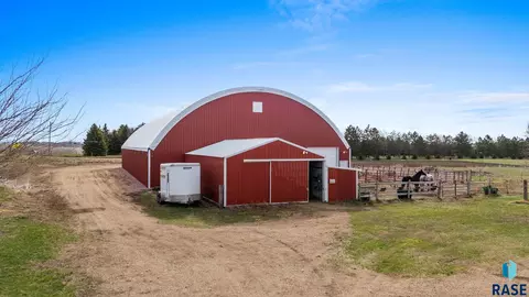 45139 Hawk Dr, Montrose, SD 57048 photo 9