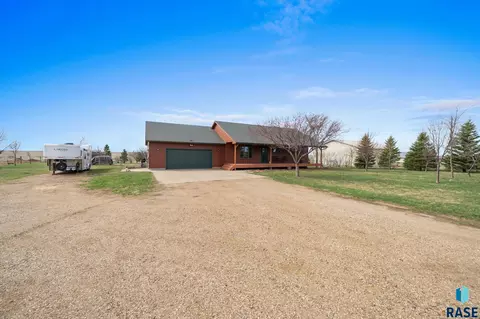45139 Hawk Dr, Montrose, SD 57048 photo 5