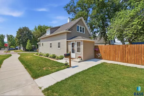 718 E 4th St, Dell Rapids, SD 57022 photo 32