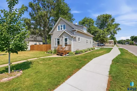 718 E 4th St, Dell Rapids, SD 57022 photo 39