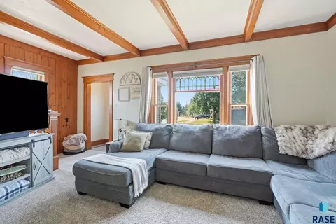 718 E 4th St, Dell Rapids, SD 57022 photo 4