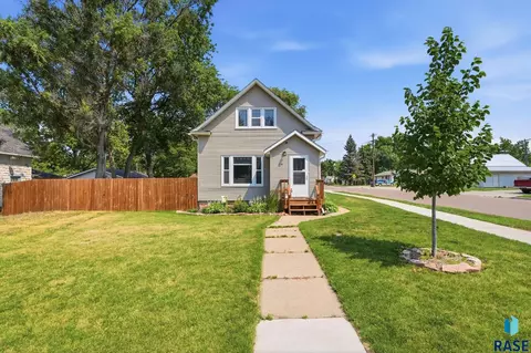 718 E 4th St, Dell Rapids, SD 57022 photo 33
