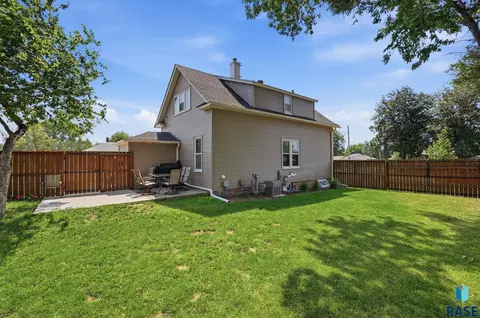 718 E 4th St, Dell Rapids, SD 57022 photo 29