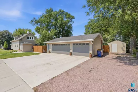 718 E 4th St, Dell Rapids, SD 57022 photo 28