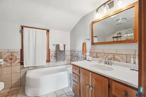 718 E 4th St, Dell Rapids, SD 57022 photo 20