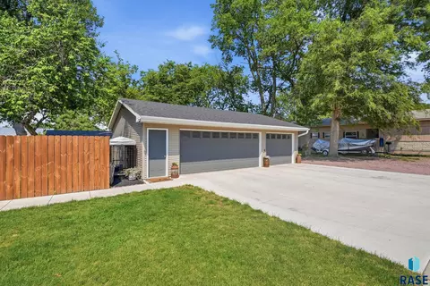 718 E 4th St, Dell Rapids, SD 57022 photo 27