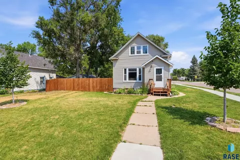 718 E 4th St, Dell Rapids, SD 57022 photo 38